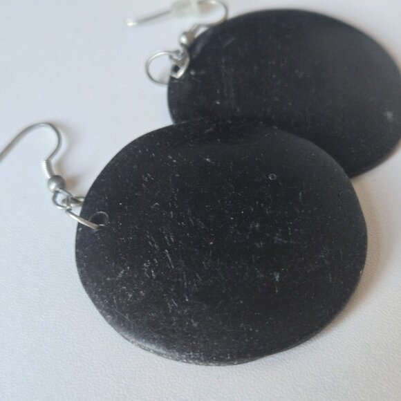 Vintage Black Carved Horn Disc Earrings - Picture 4 of 5
